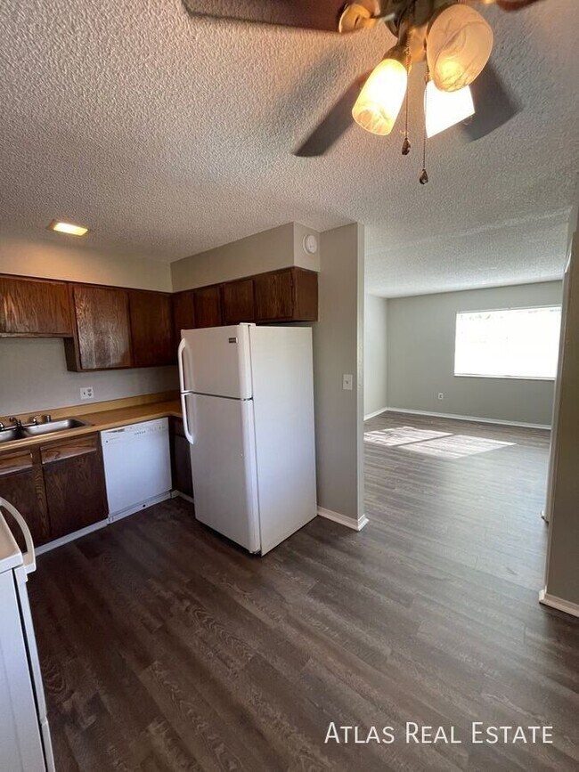 Building Photo - 415 St Vrain Pl