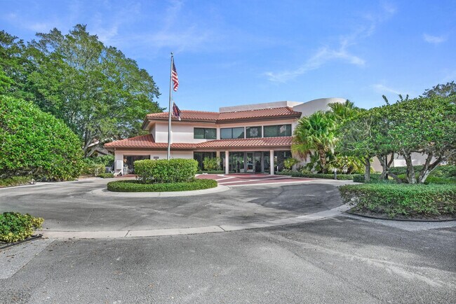 Building Photo - 6040 SE Martinique Dr