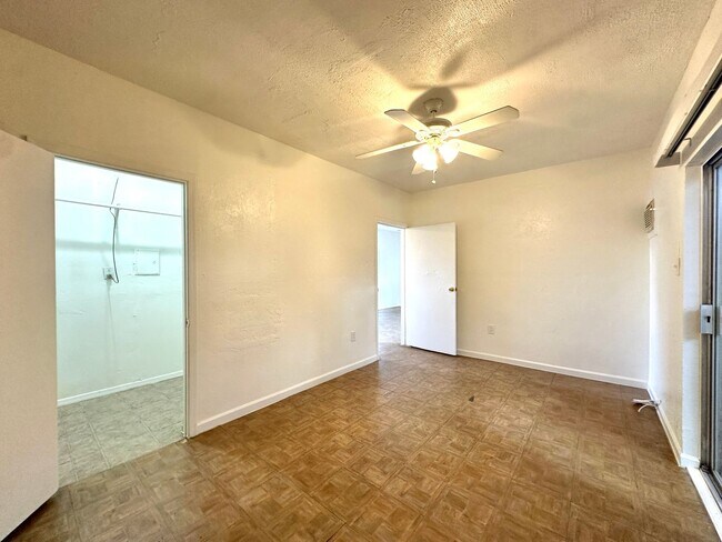 Building Photo - RogerRd237-243