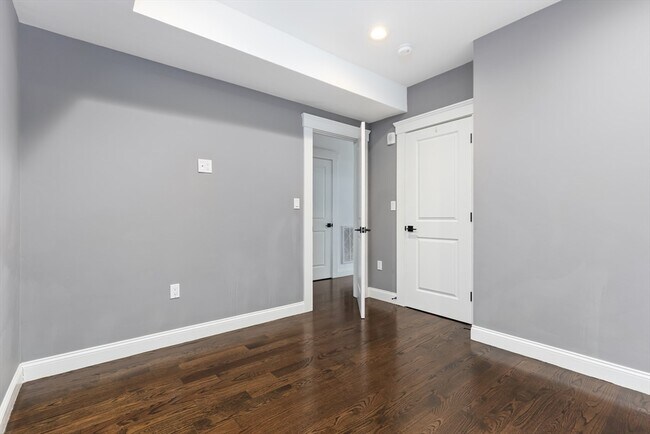 Building Photo - 229 E Eagle St