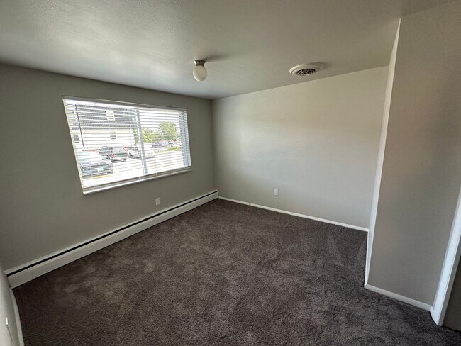 Building Photo - Updated 1-bed, 1-bath Edgewater condo on the 1st floor located near Sloan’s Lake!