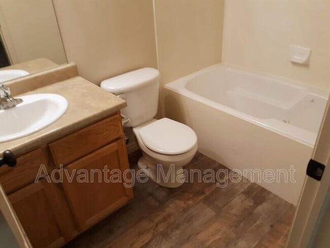 Building Photo - 3569 E Rock Creek Rd