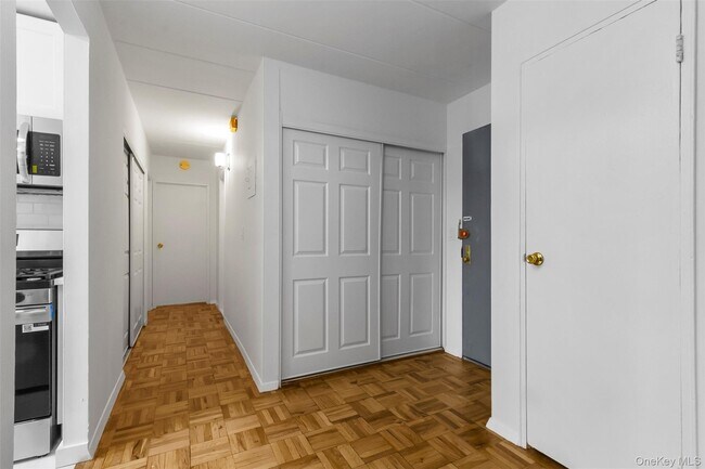 Building Photo - 372 Central Park Ave