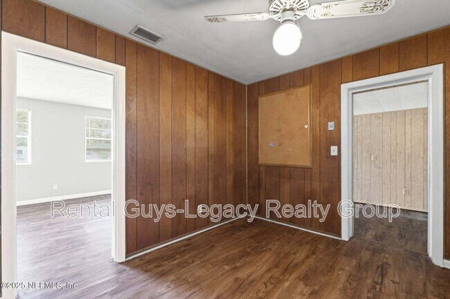 Building Photo - 3827 Colebrooke Dr