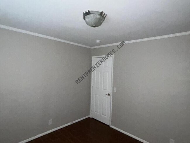 Building Photo - 5406 E 25th Pl