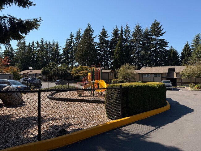 Building Photo - 1 Bedroom 1 Bath Upper Unit Small Pet OK/W...