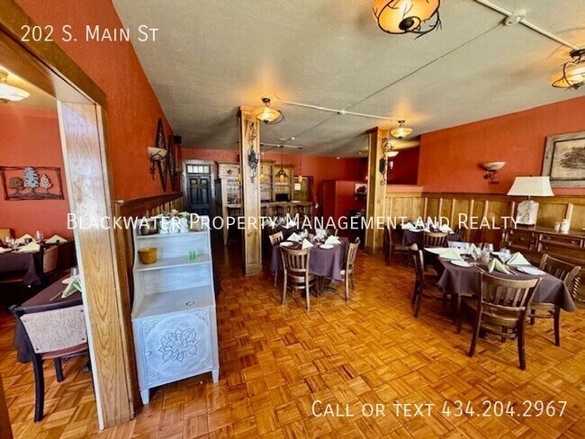 Building Photo - 202 S Main St