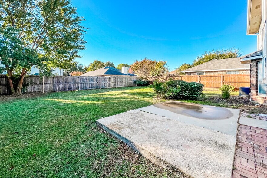 Building Photo - 2843 Red Oak Dr