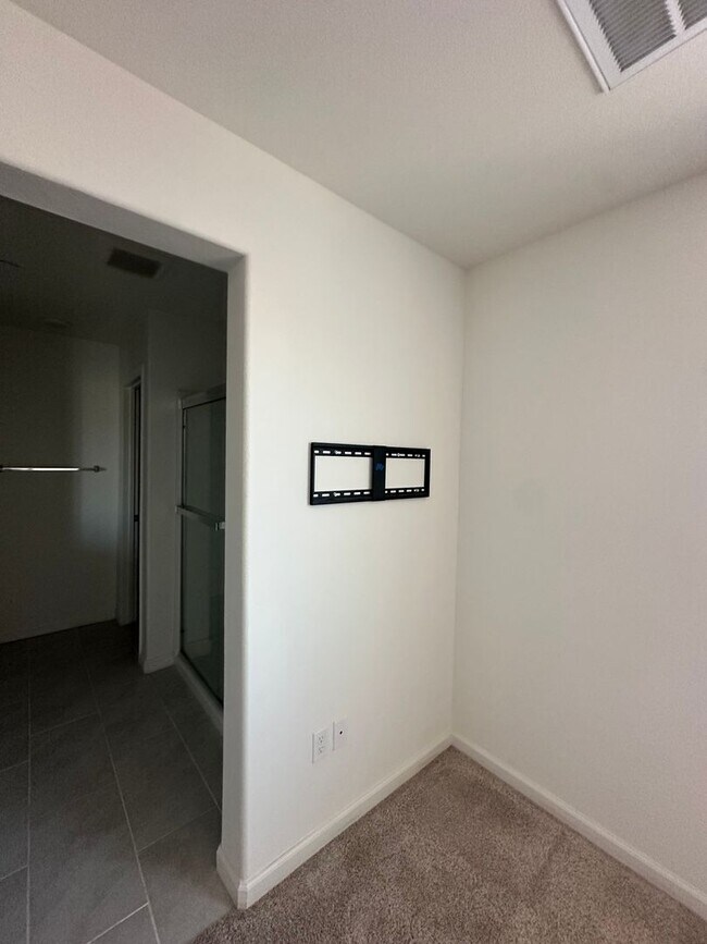 Building Photo - Beautiful newer home in a gated community