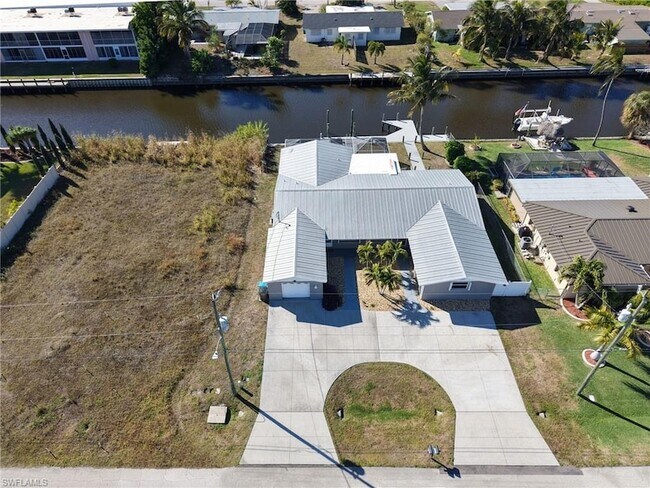 Building Photo - 4916 Viceroy St