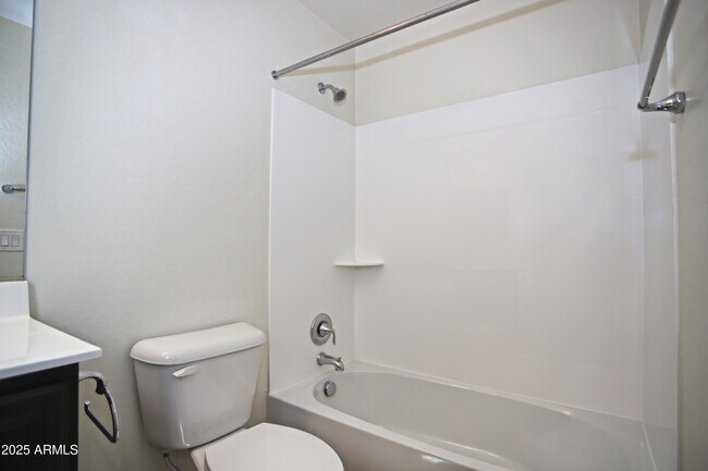 Building Photo - 1087 E Ibis St