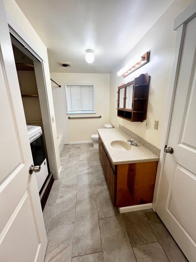 Building Photo - **** Application pending ****