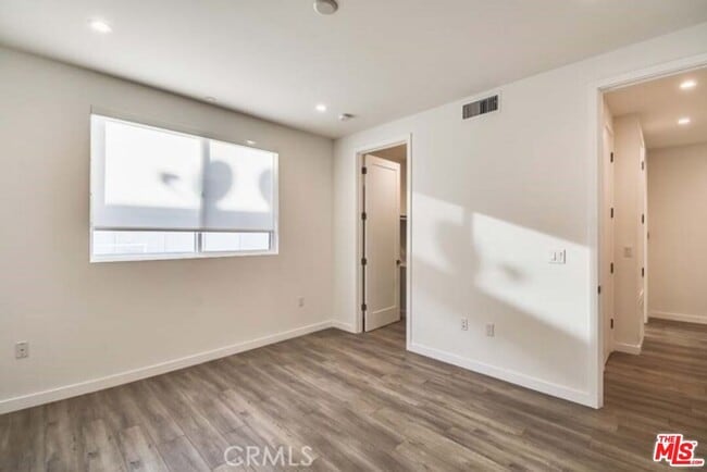 Building Photo - 14822 Magnolia Blvd