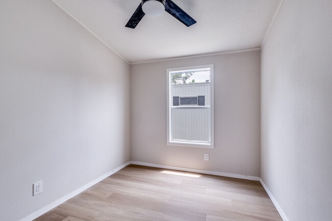 Building Photo - 3 Bedroom 2 Bath Home, Pool & Playground