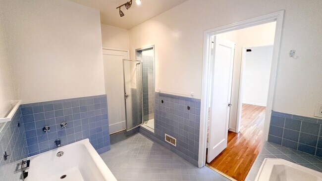 Building Photo - Classic View Park Rental