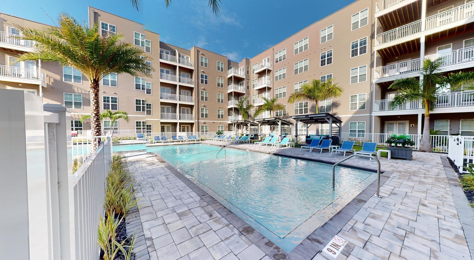 Building Photo - 5885 Lakehurst Dr