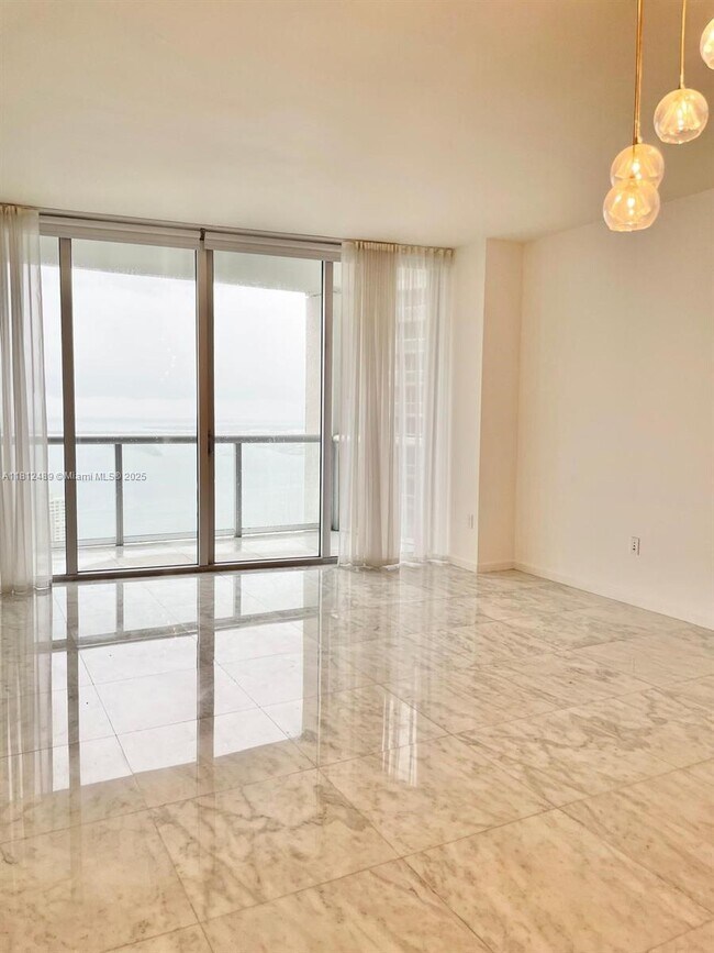 Building Photo - 475 Brickell Ave
