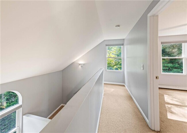 Building Photo - 24 Smith St