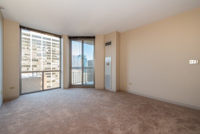 Building Photo - 222 N Columbus Dr