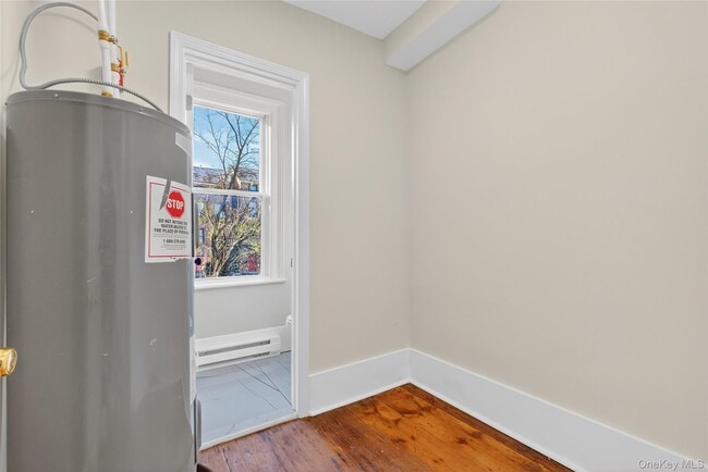 Building Photo - 171 Chambers St