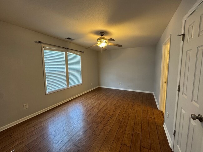 Building Photo - Available to Show