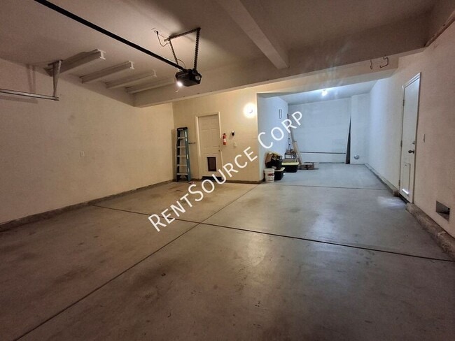 Building Photo - 24310 Las Palmas St