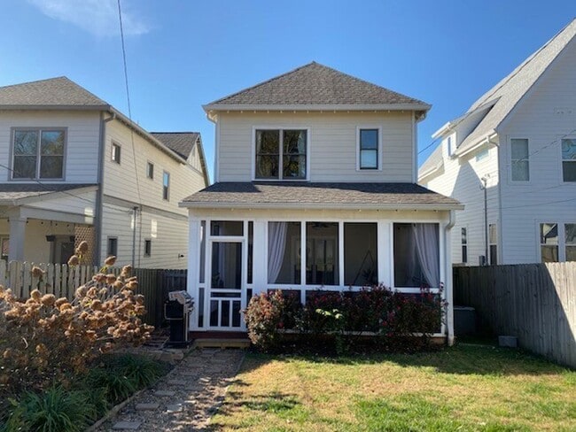 Building Photo - Craftsman Inspired 3 Bed/ 2.5 Bath Home in Cleveland Park, Fenced Yard, Pet Friendly, Screened Po...