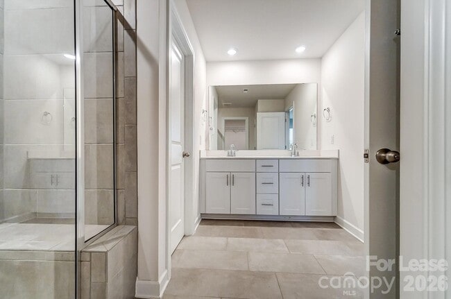 Building Photo - 3026 Lisburn St