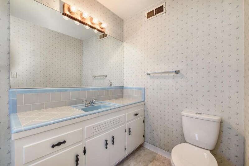 Building Photo - 1302 Frances Dr