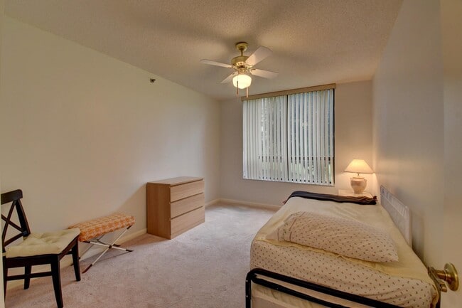 Building Photo - 7194 Promenade Dr
