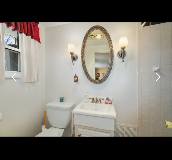 Building Photo - Charming 4BR House in Scarsdale