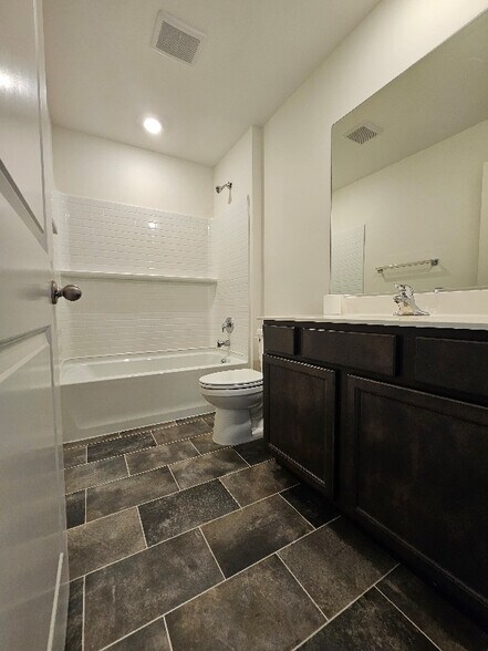 Building Photo - 7750 W 105th Pl