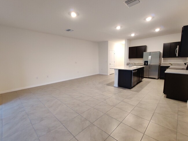 Building Photo - 423 Whispering Oaks Ct