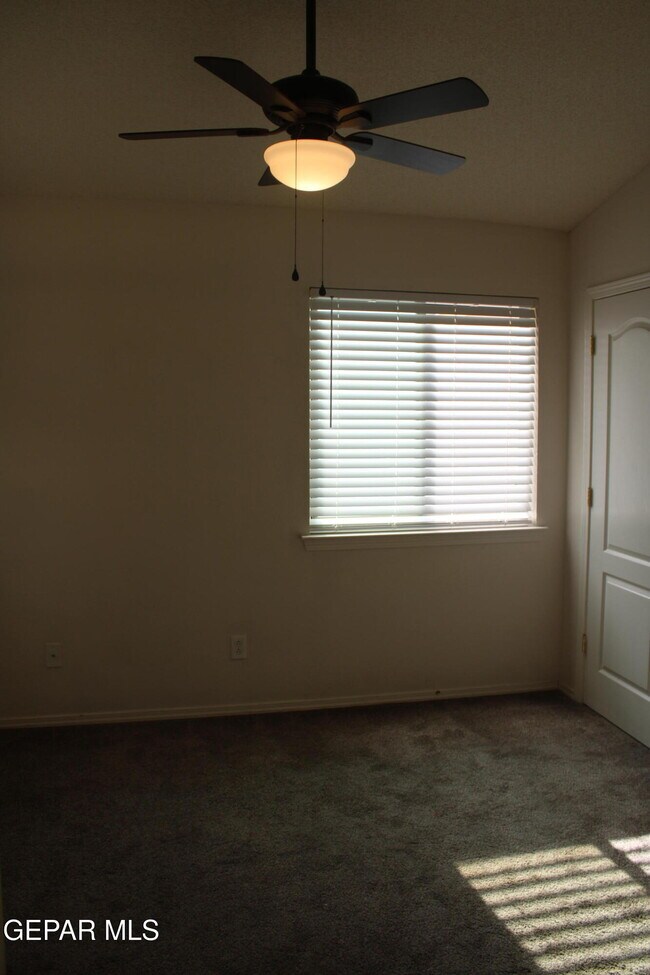 Building Photo - 14313 Island Point Dr
