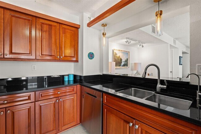 Building Photo - 2413 Bayshore Blvd