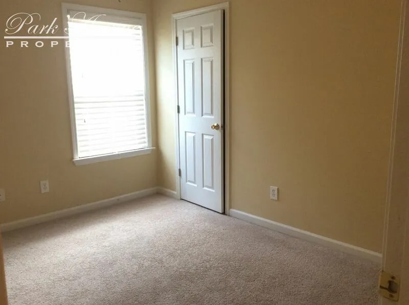 Building Photo - Room in House on Evanston Ct