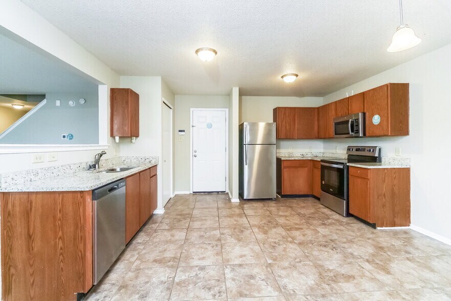 Building Photo - 2832 Ludwig Dr