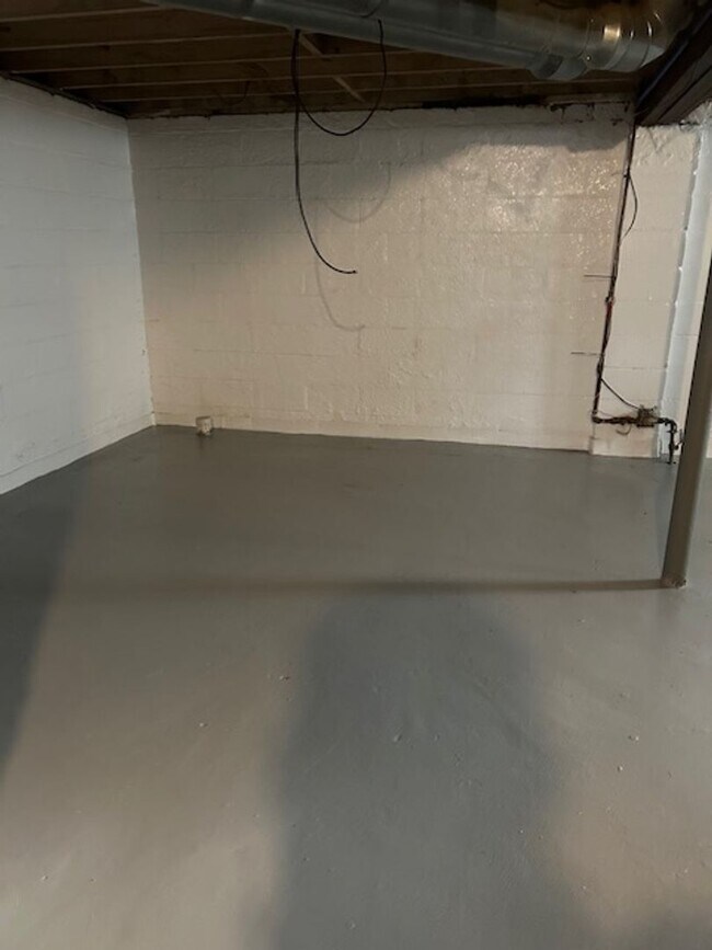 Building Photo - Cozy 3 bedroom bungalow