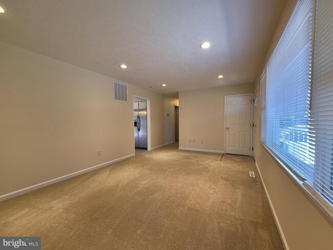 Building Photo - 111 Windcrest Cir