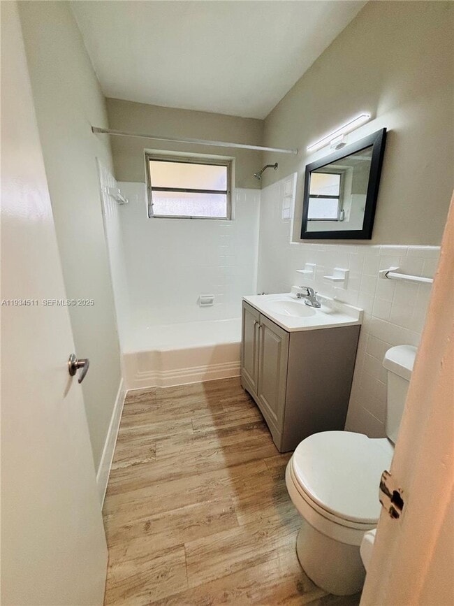 Building Photo - 301 SW 10th Terrace