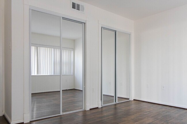 Building Photo - Beautiful top-level 1 bedroom, 1 bathroom condo in Alexandria City