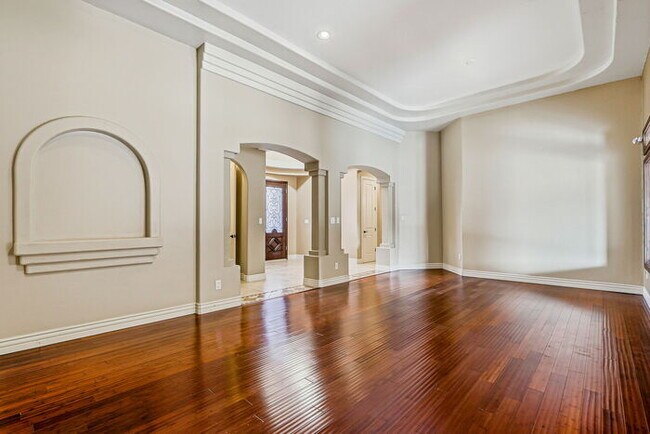 Building Photo - 724 Scott Ln