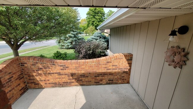 Building Photo - 1593 Plainfield Dr