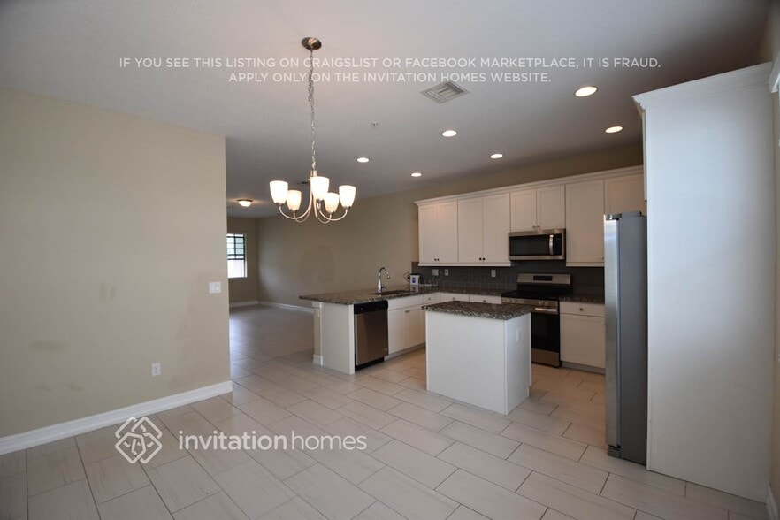 Building Photo - 11671 SW 13th Ct