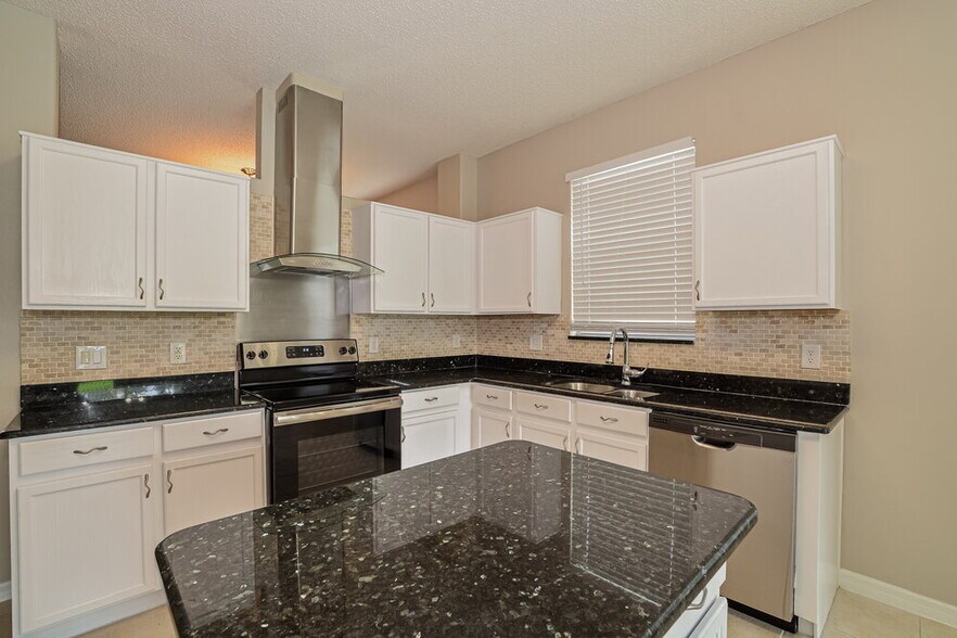 Building Photo - 14742 Stonebriar Way