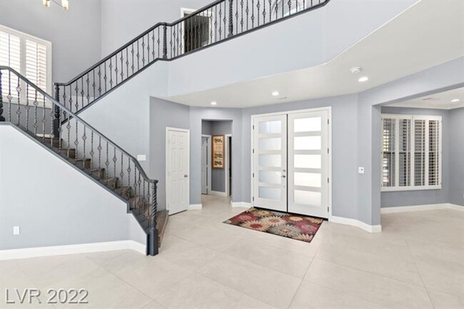 Building Photo - Recently remodeled 5 BEDROOMs/4 bathrooms,...