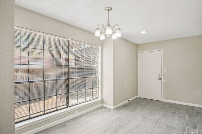 Building Photo - 10609 Starcrest Dr
