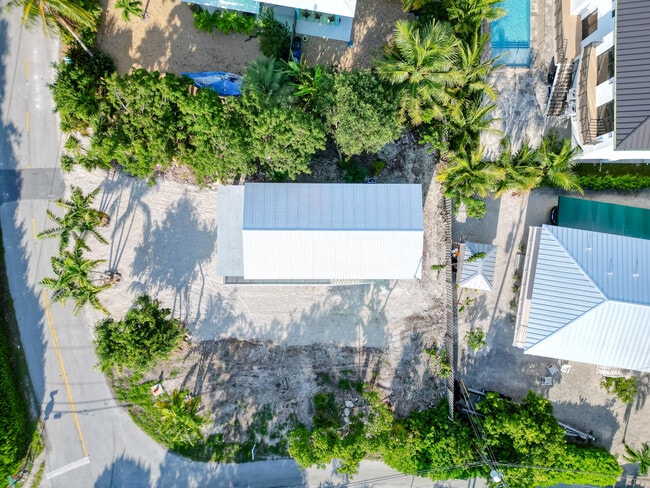 Building Photo - 224 W Seaview Dr