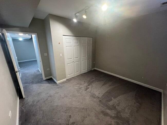 Building Photo - 9100 Lamon Ave