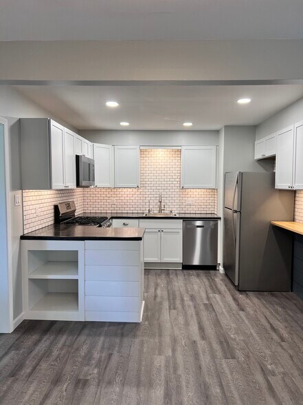 Modern Kitchen - 1247 Dennis Dr